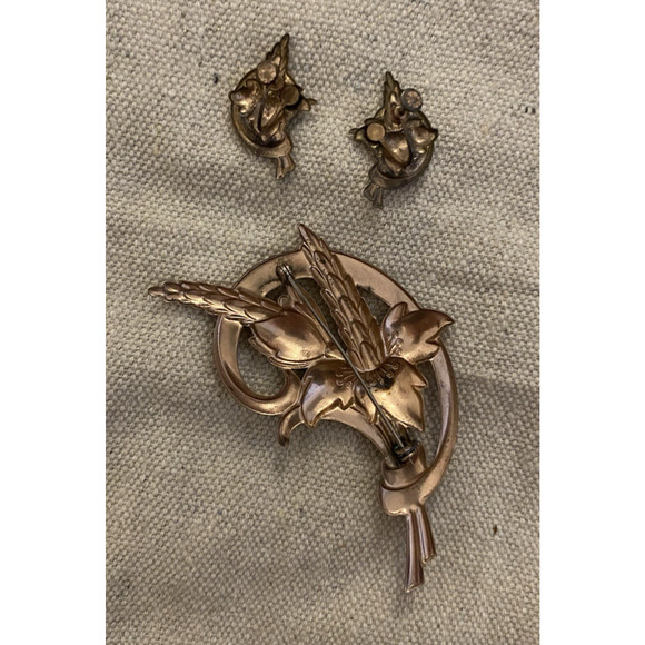 Vtg Designer Jewelry Bouquet Rose Gold FLOWER Brooch Pin ClipOn Earrings 3pc Set - Picture 2 of 8